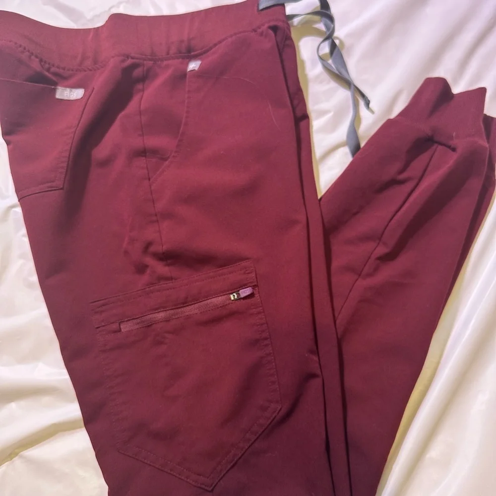 Figs Men's Maroon Joggers with Gray Accents